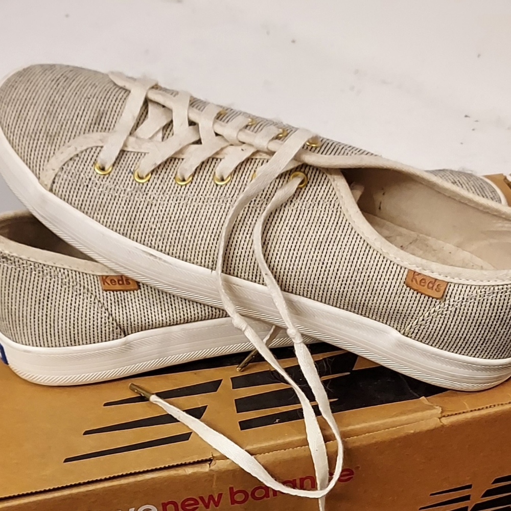 Keds Tan Sneakers Classic Canvas Comfort, Size 8